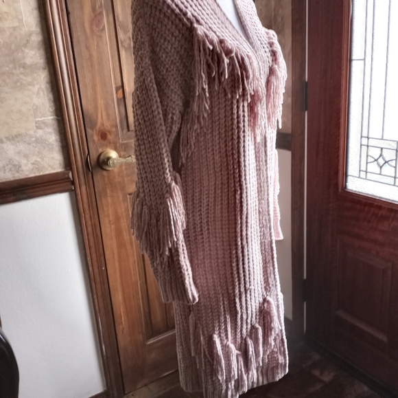 New GILI open front chenille cardigan with fringe. - Picture 2 of 4